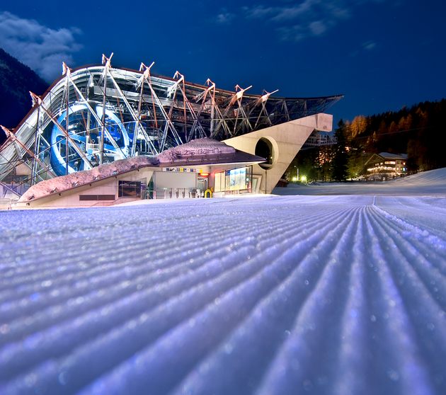 ©    Die beleuchtete Talstation der Galzigbahn im Winter | ©