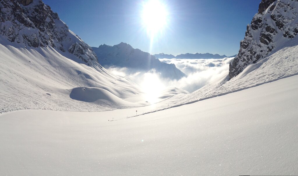frischer Schnee auf den Skipisten am Arlberg