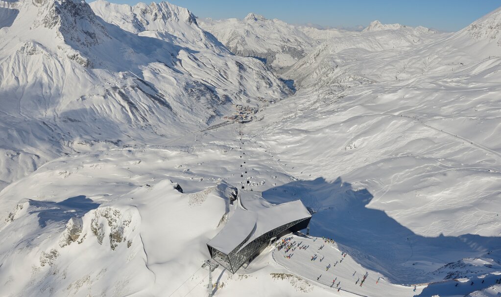Middle station Flexenbahn with view to Trittkopfbahn I and Zürs