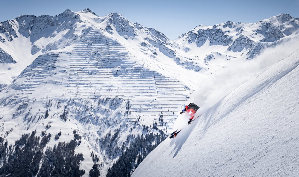 steile Abfahrt im Skigebiet Ski Arlberg