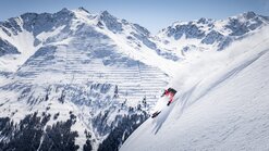 steile Abfahrt im Skigebiet Ski Arlberg