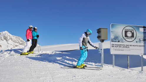 Skiers at the Photopoint in Lech am Arlberg
