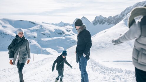 Winterwandern mit der ganzen Familie in Lech Zürs am Arlberg