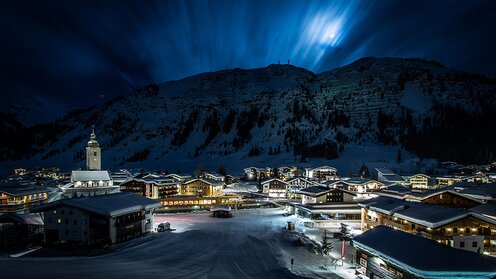 Lech at night with a view of the Rüfikopf. 