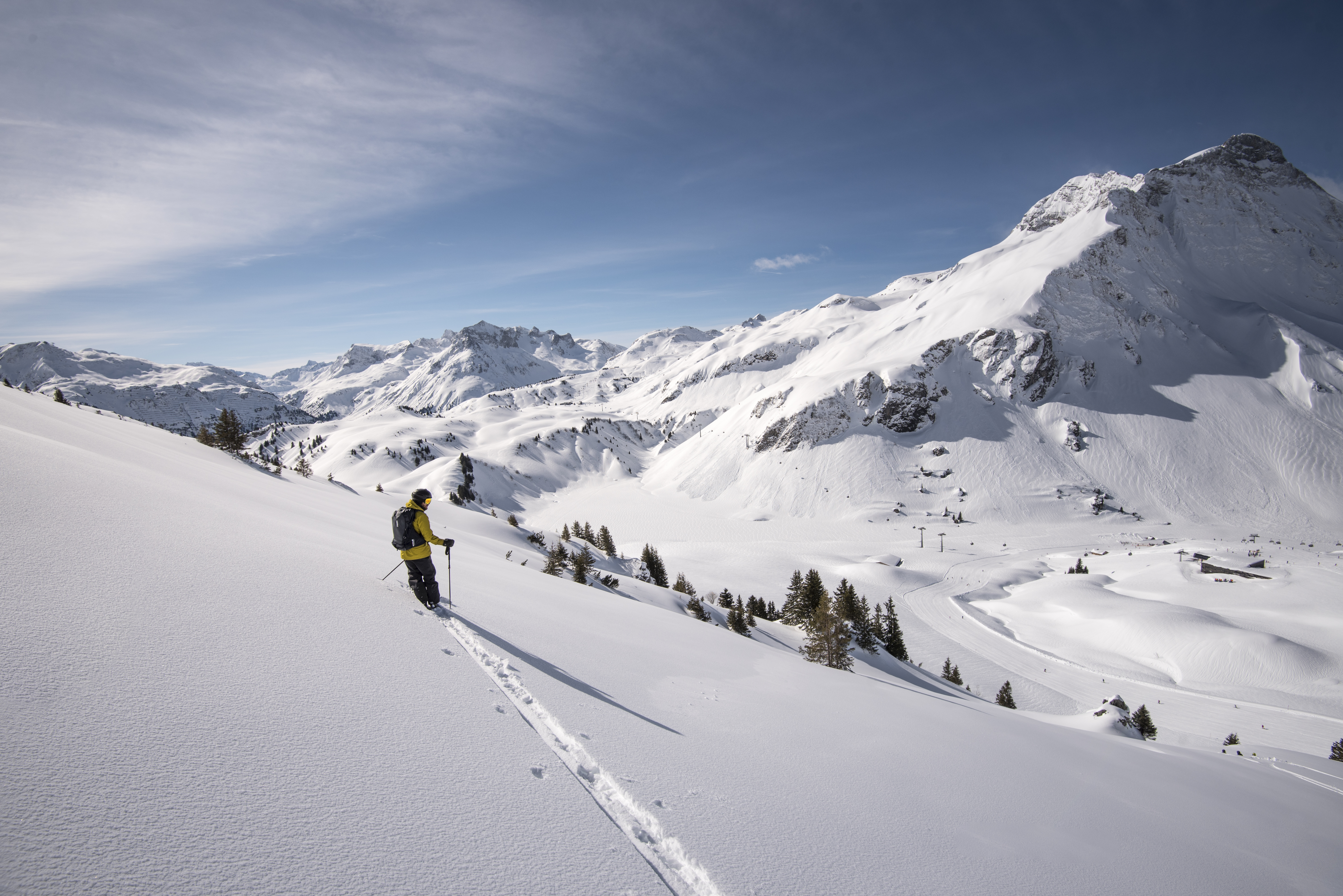 erste Spuren im frischen Schnee in der Skiregion Warth-Schröcken am Arlberg