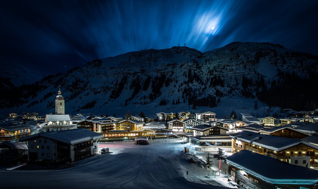 Lech with view of Rüfikopf at night