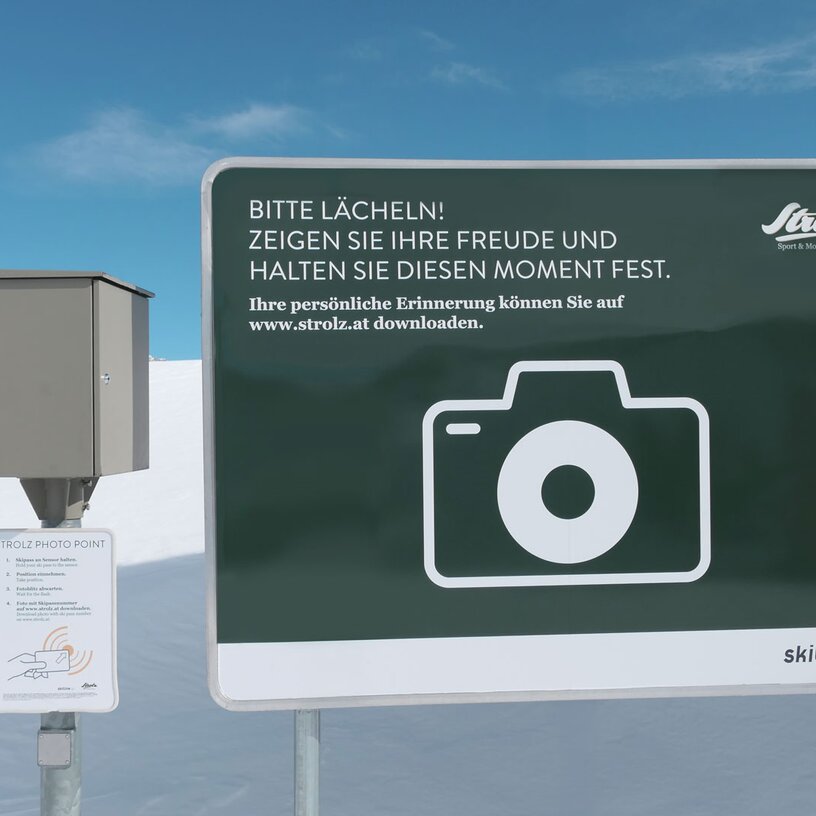A noticeboard for a photo spot in the ski area.