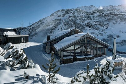 A snow-covered building at the Albona middle station in the mountains.