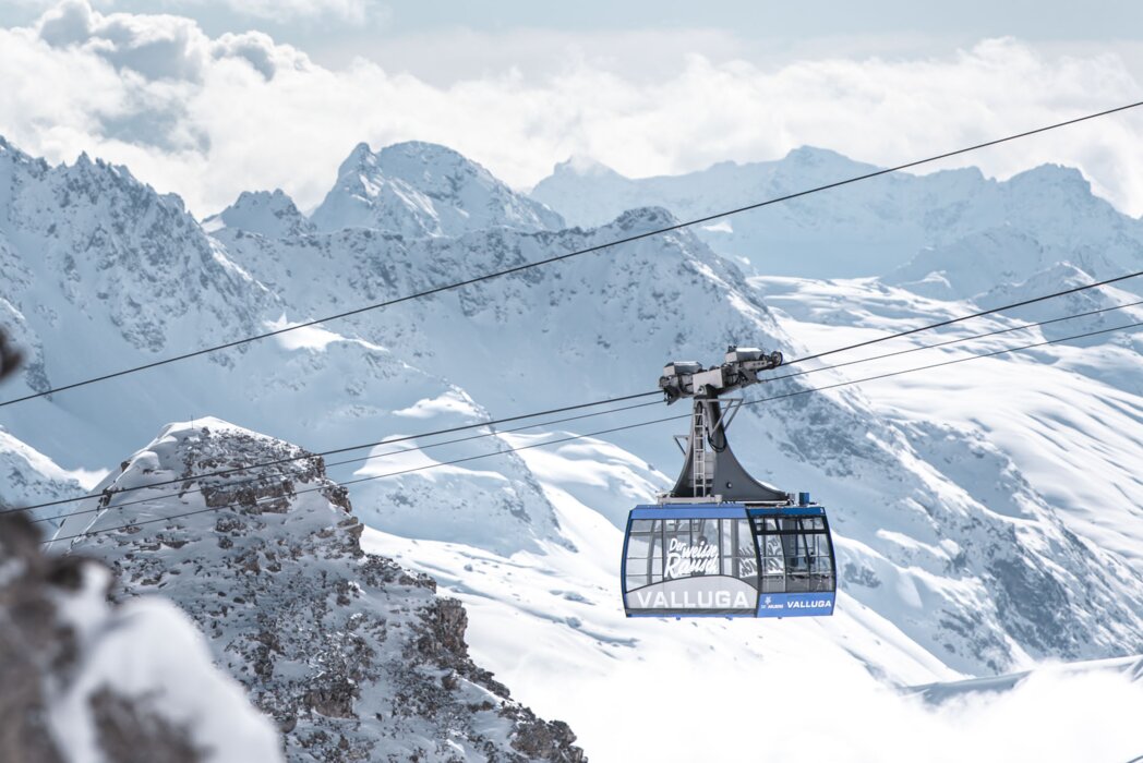Cable car in the ski region St. Anton am Arlberg with snowy mountains in the background.