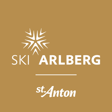 Logo of the ski region St. Anton am Arlberg on a golden background.